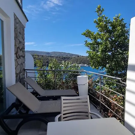 Plaza Ξενοδοχείο 4*