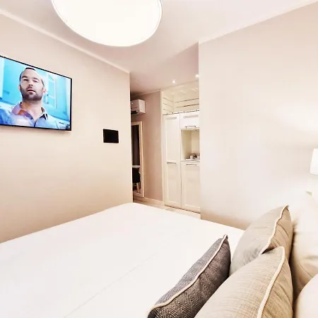 Plaza Hotel 4*