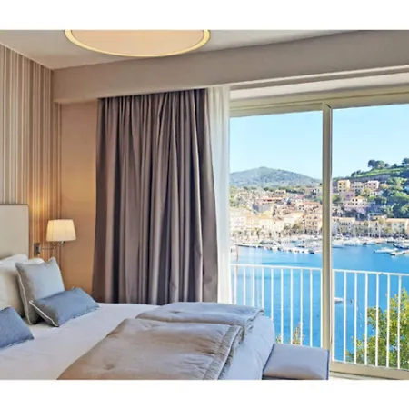 Plaza Porto Azzurro