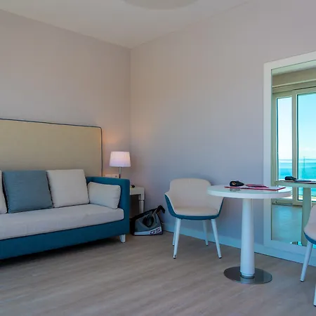 Plaza Porto Azzurro