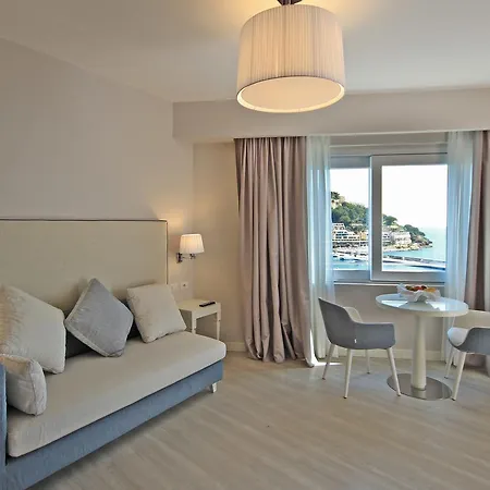 Plaza Hotel 4*