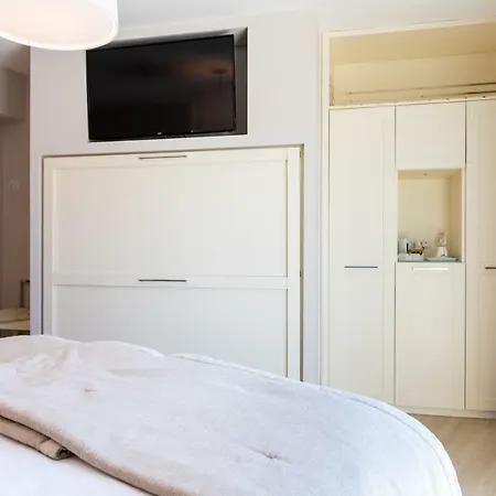 Plaza Hotel 4*