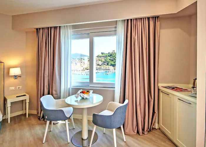 Hotel Plaza Porto Azzurro