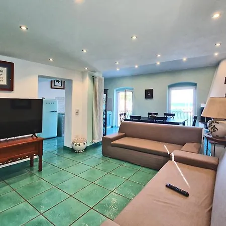 Plaza Порт-Аццурро