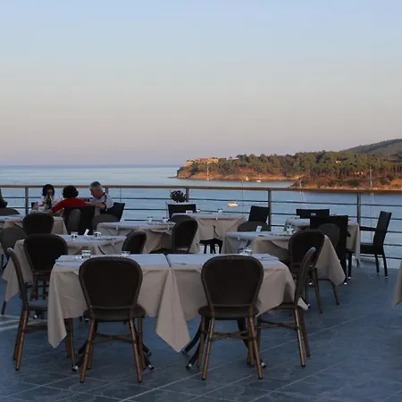 Plaza Порт-Аццурро