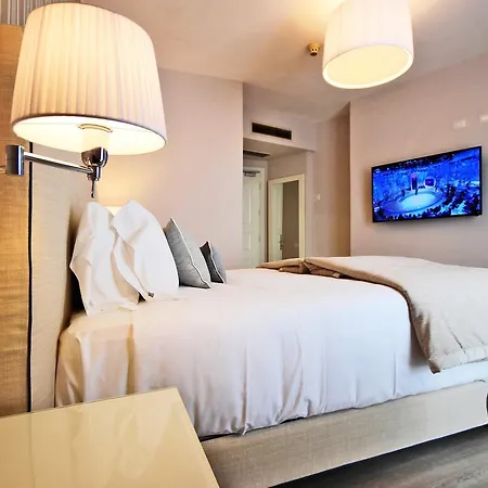 Plaza Отель Порт-Аццурро