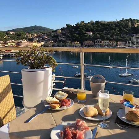 Отель Plaza Порт-Аццурро